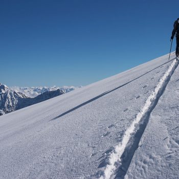 Am Spuren zum Zuckerhütl