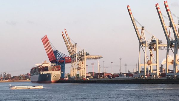 Hamburger Hafen Containerschiff